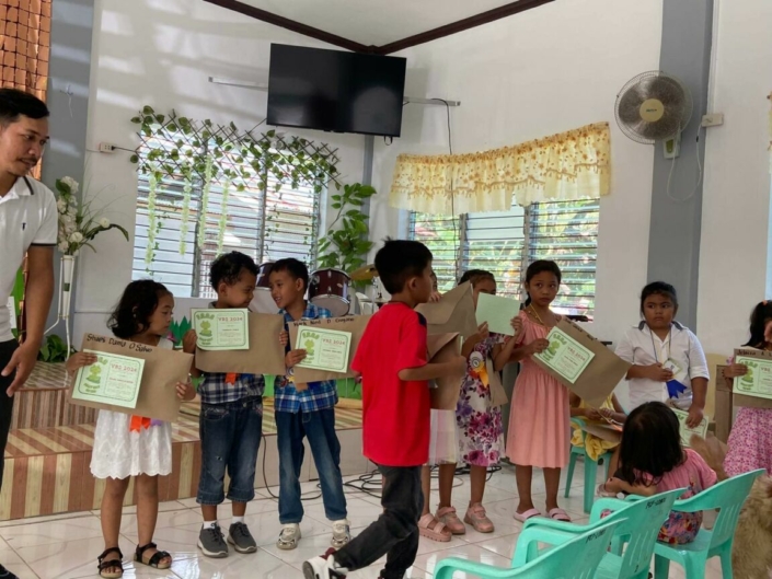 Like here in the U.S., the students in Bohol are on school summer break this month and they have had tons of fun and faith-building experiences at the summer youth Bible camp in UBay and VBS at the Family Christian Fellowship. Thanks to all who donate to support these wonderful opportunities! Montana on a Mission.